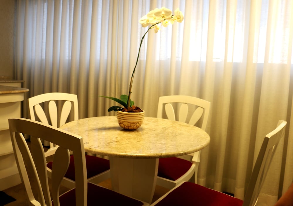 Bristol International Airport Hotel 36/50