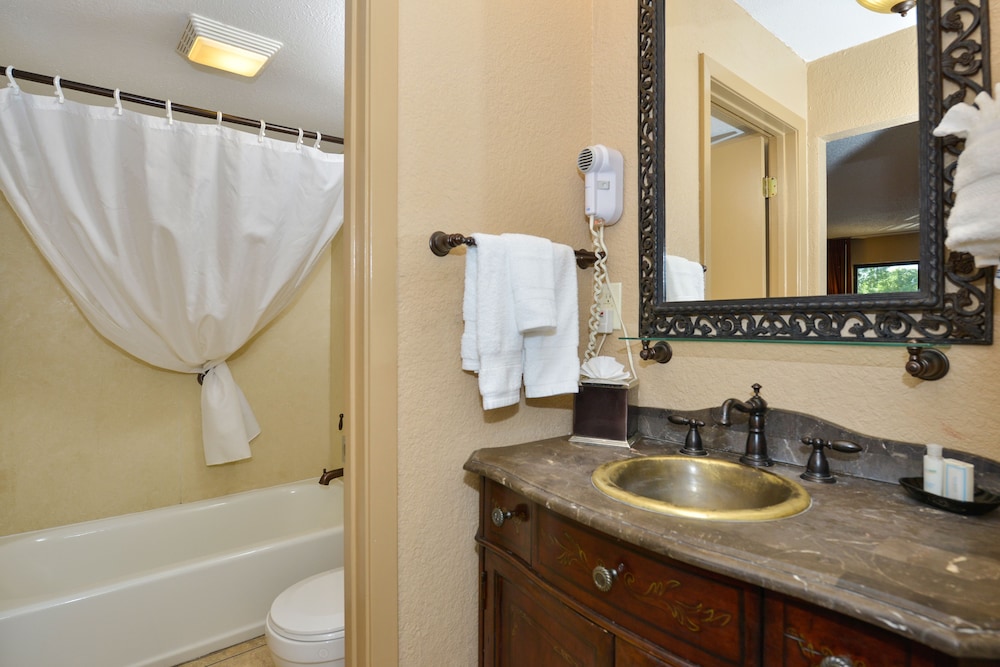 Best Western Plus Landing View Inn & Suites 18/51