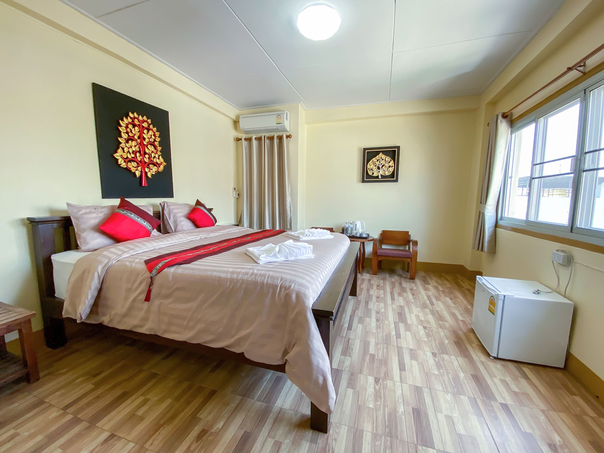 ROOM, DOUBLE BED