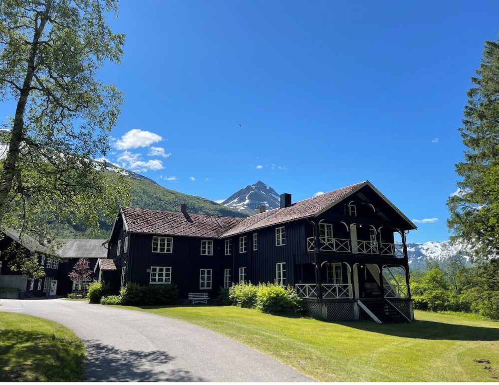 Phillipshaugen Lodge 3/48