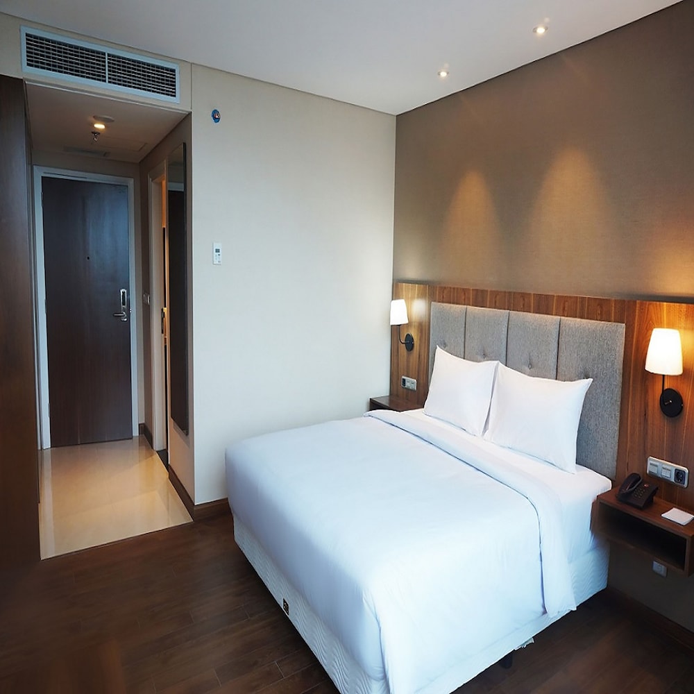 Avenzel Hotel and Convention Cibubur 7/69