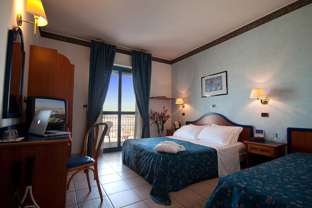 Hotel Ascot 18/56