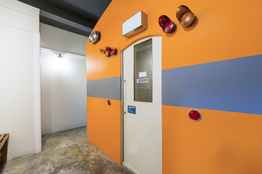 SUNETA HOSTEL KHAOSAN 8/72