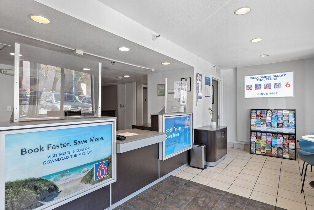 Motel6 Oceanside, CA 18/62