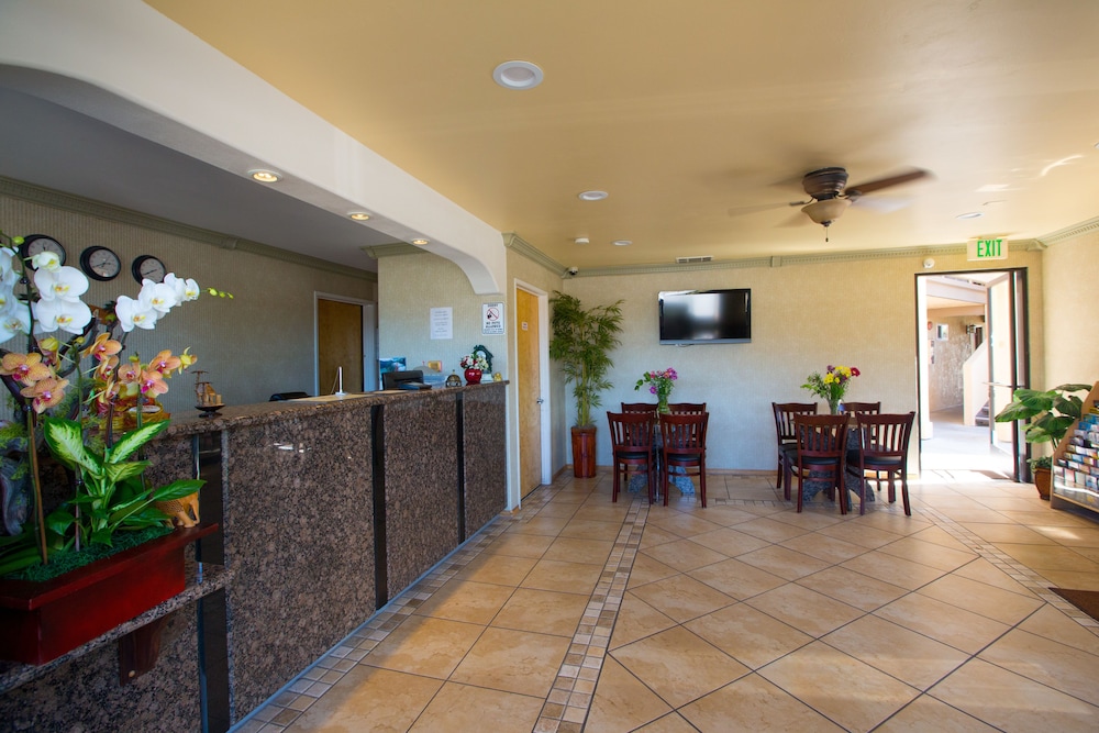 Aloha Inn 6/53