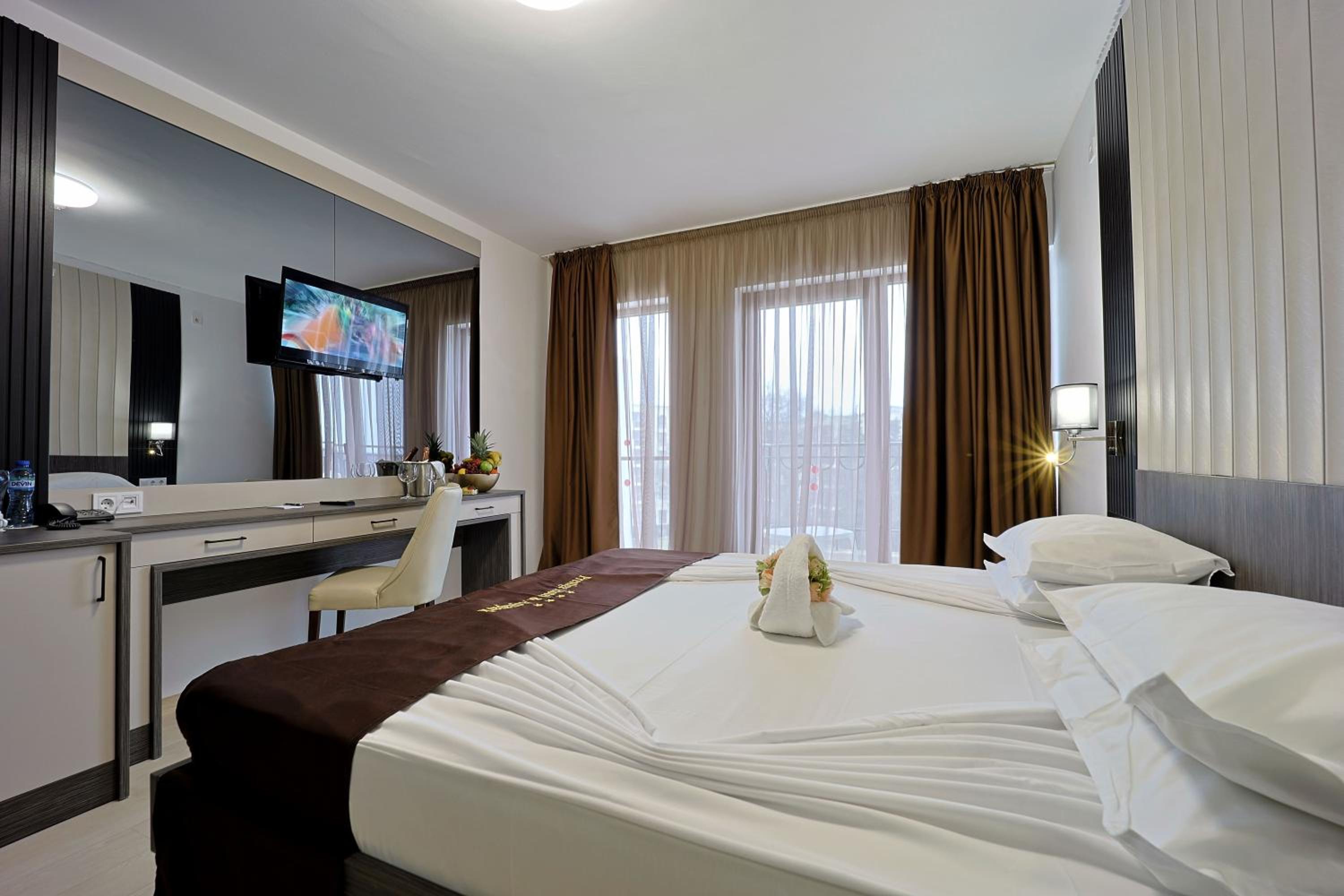 غرفة بسرير مزدوج أو سريرين منفصلين بشرفة