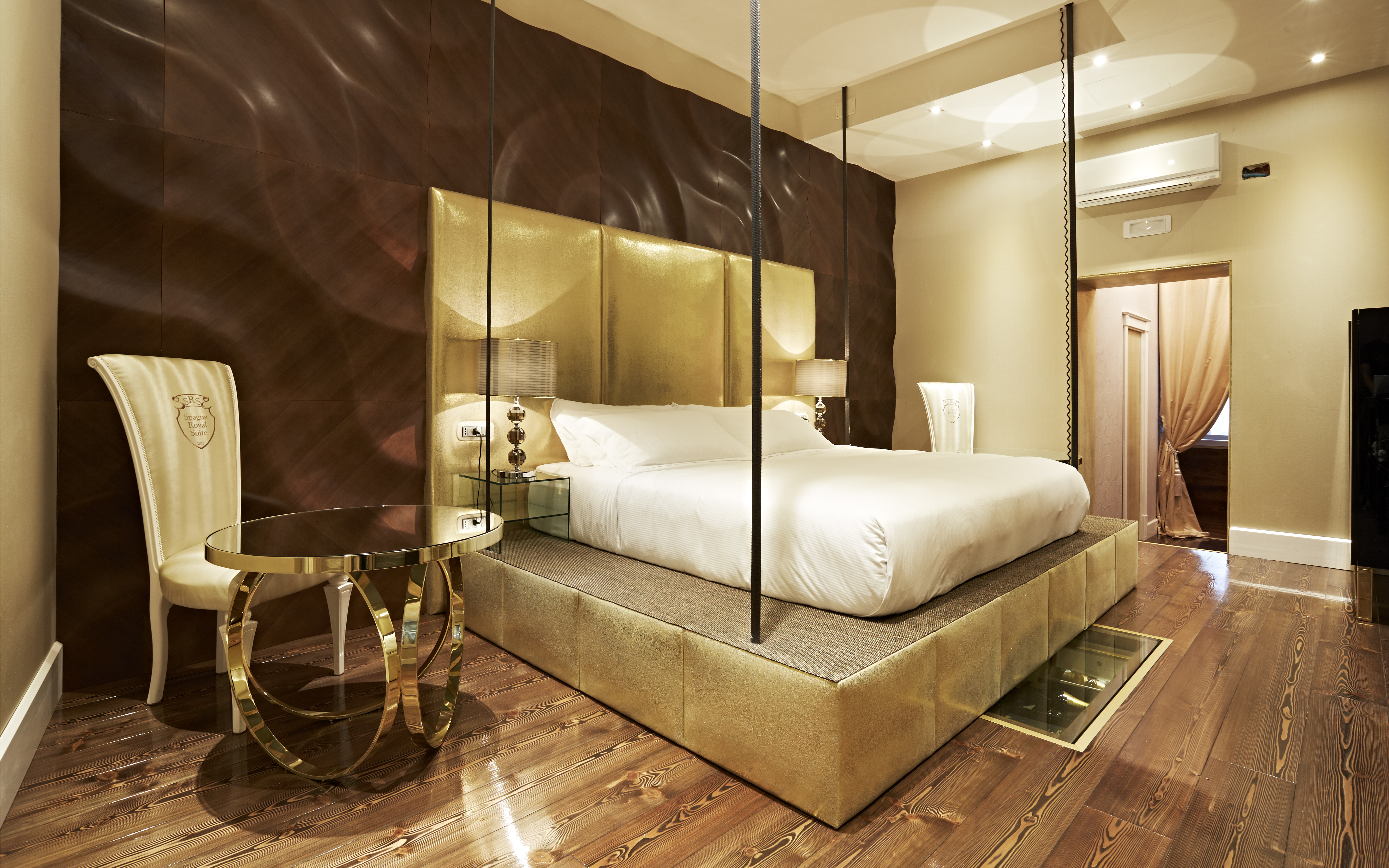 Gold, Suite, Jetted Tub