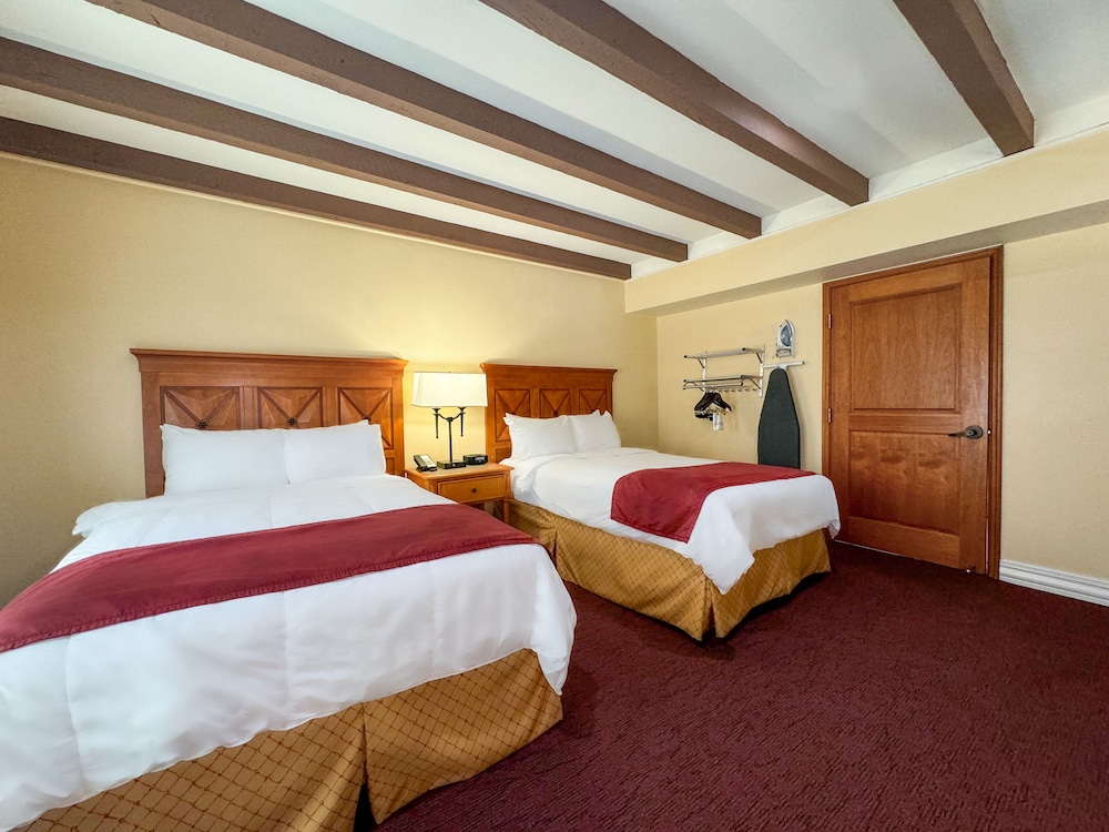 STANDARD, 2 DOUBLE BEDS