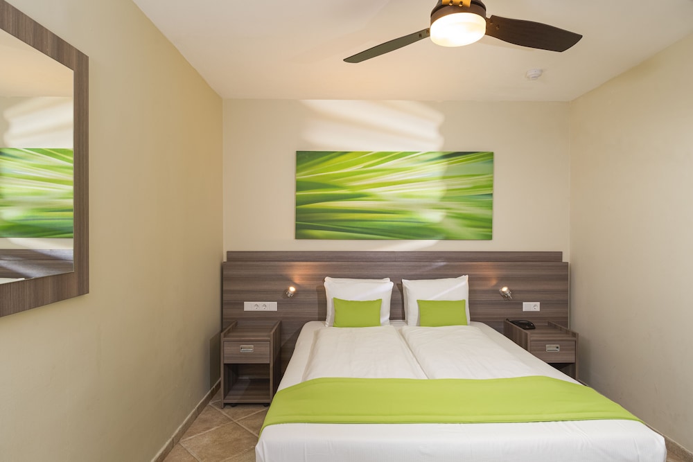 Lions Dive Beach Resort Curacao 24/72