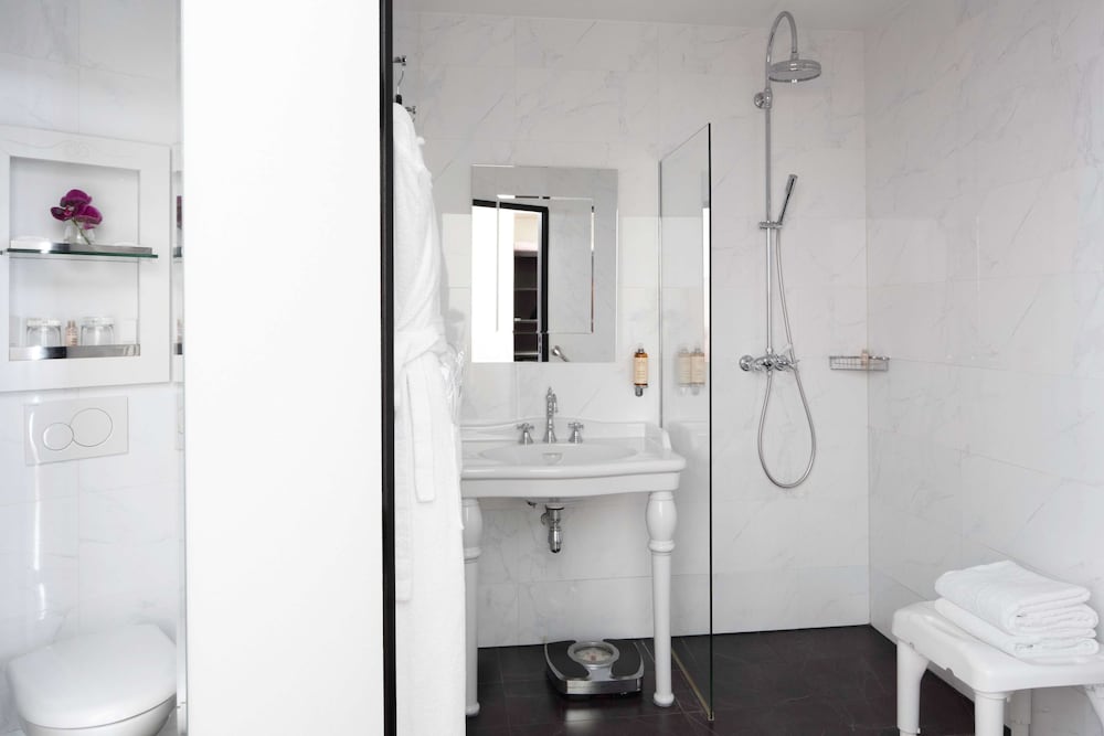 Le 123 Elysees Astotel 49/50