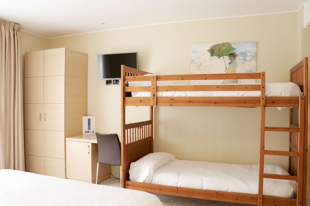 FAMILY, DOUBLE AND BUNK BED, BEACH VIEW
