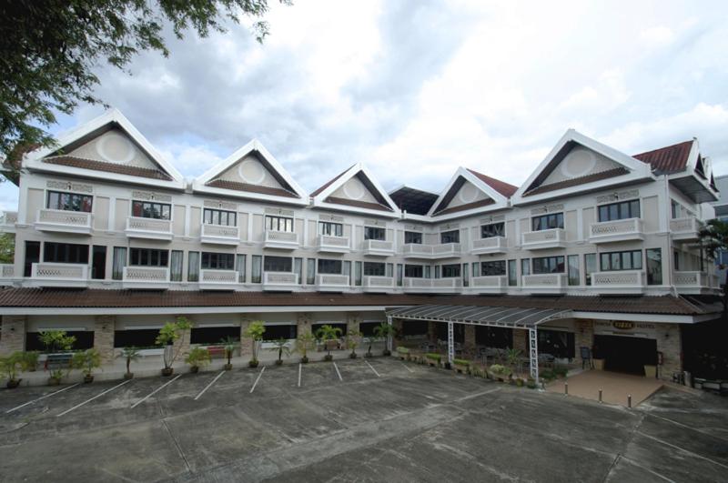 Vista Hotel 2/50