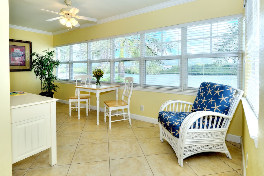 Barefoot Beach Resort 72/77