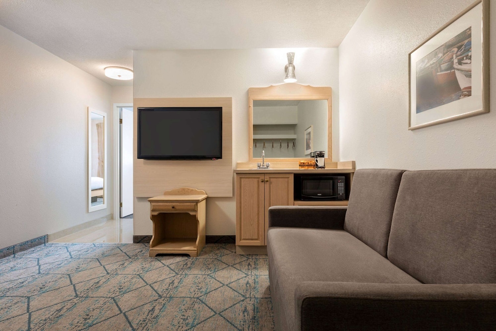 Ramada by Wyndham Miramichi New Brunswick 23/34
