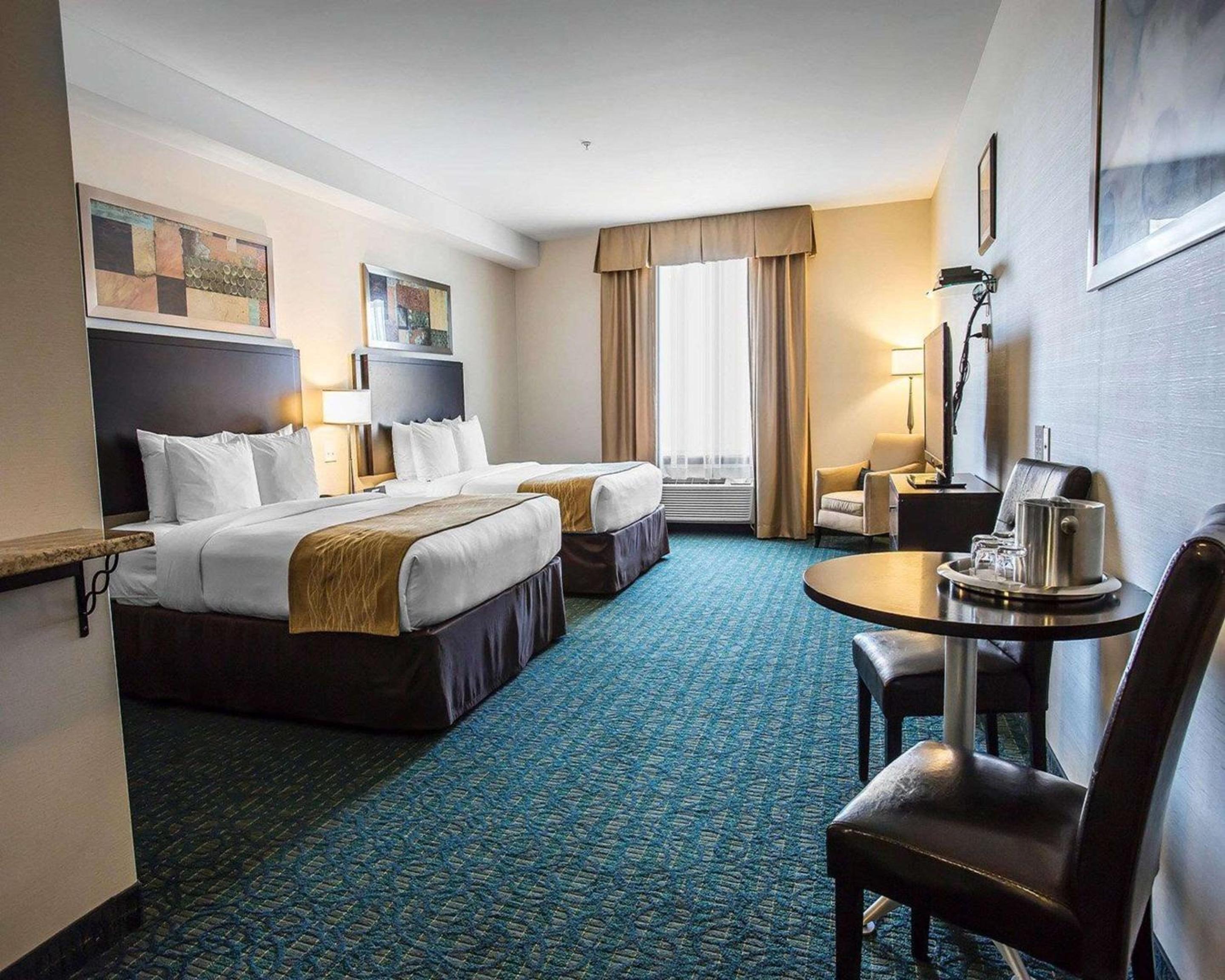 غرفة بسرير كينج وسريرين كوين، Comfort Hotel Bayers Lake 6/8