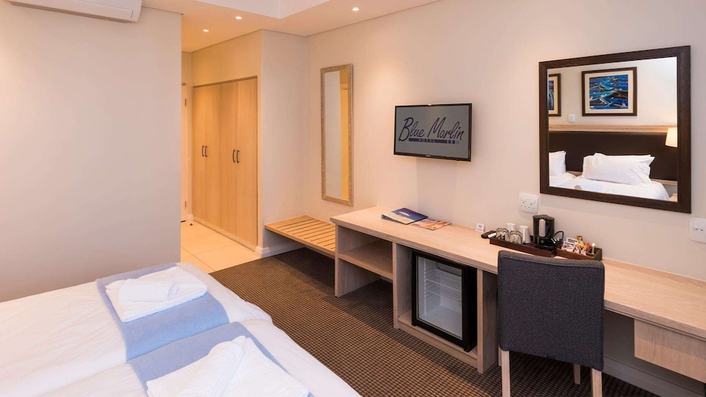 BLUE MARLIN HOTEL 37/84
