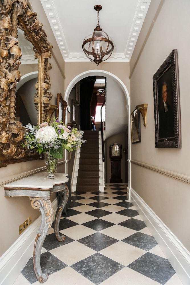 Henry's Townhouse 12/53