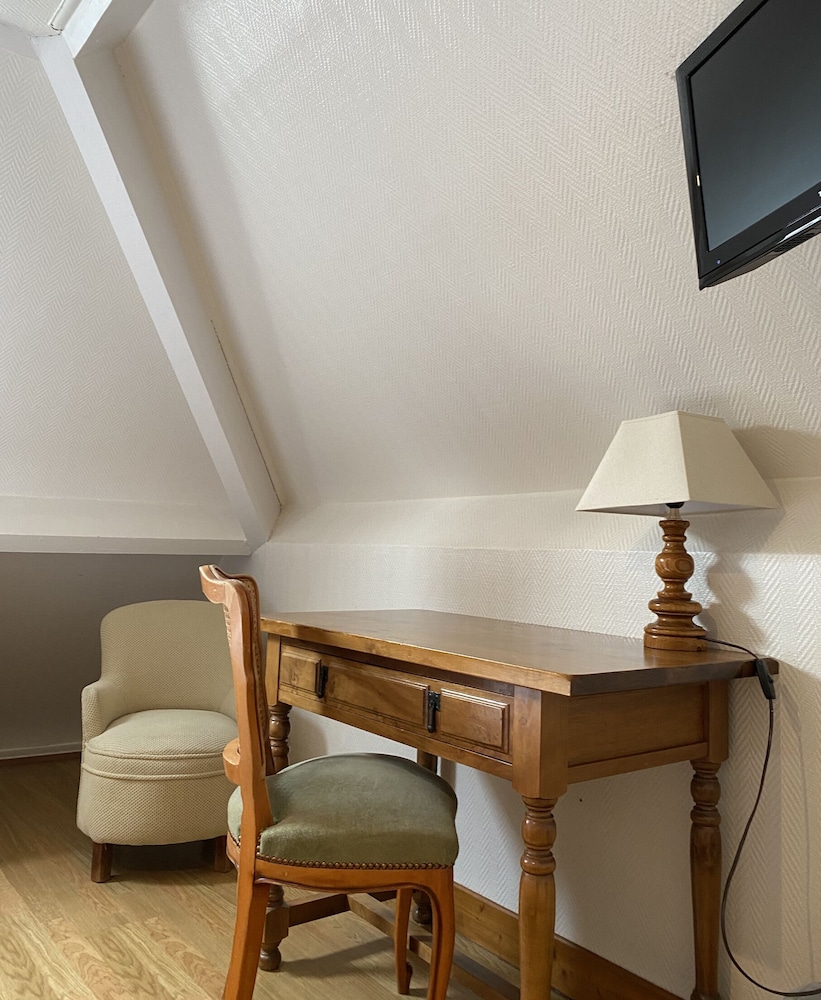 HOTEL LE CLOS DEAUVILLE SAINT-GATIEN 42/57