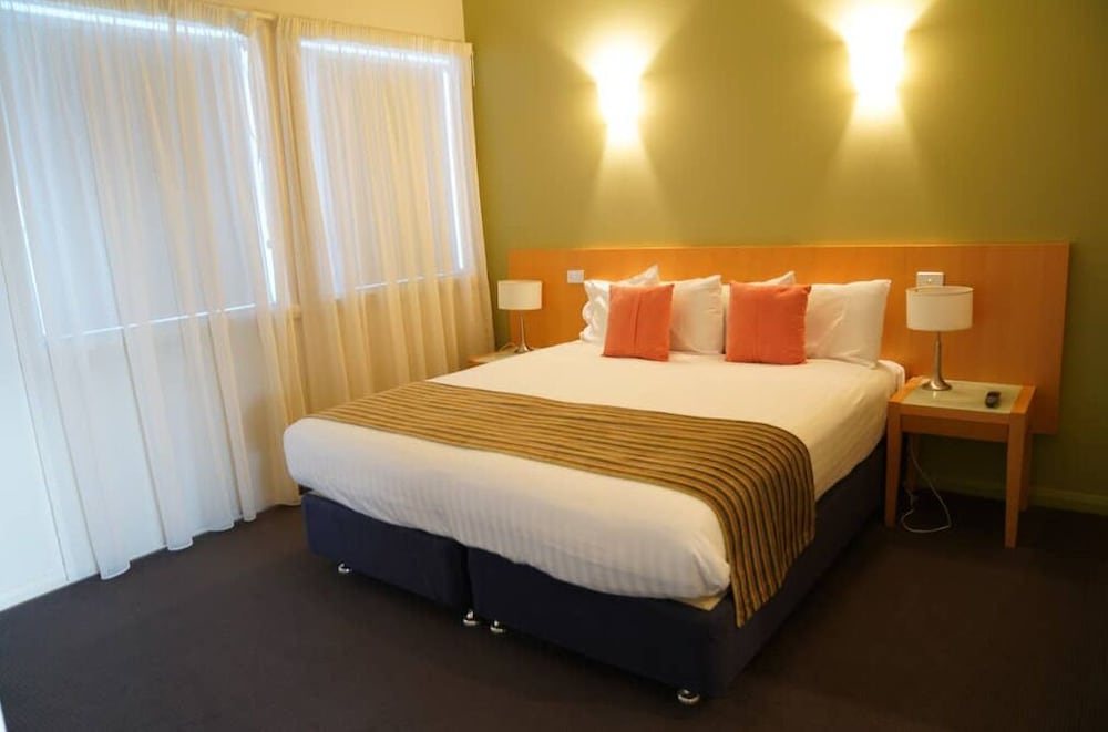 York Cove Hotel 6/59