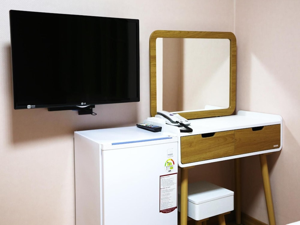 Jeju R Hotel Guest House Hostel 51/60