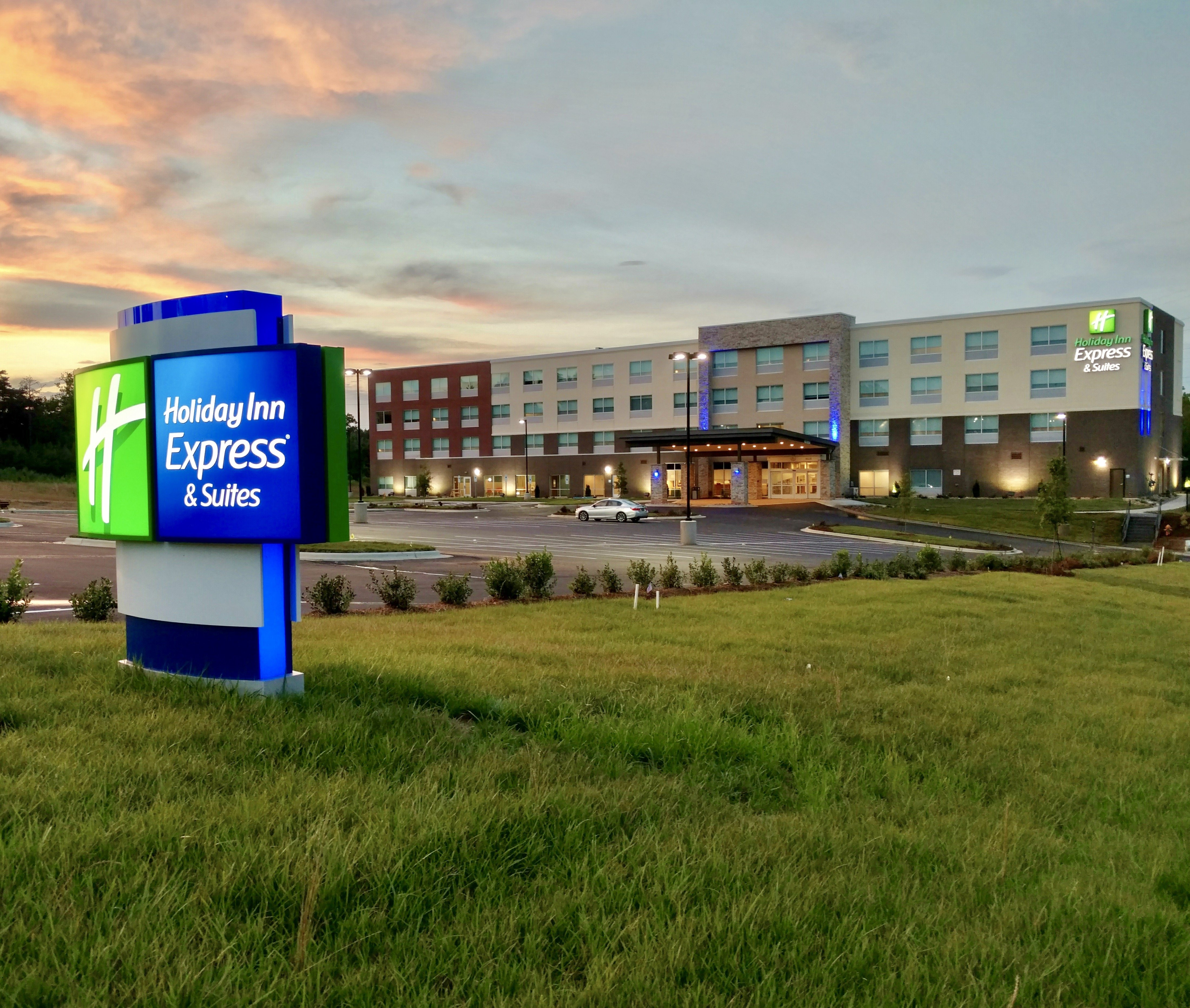 Holiday Inn Express & Suites Raleigh Airport - Brier Creek 2/22