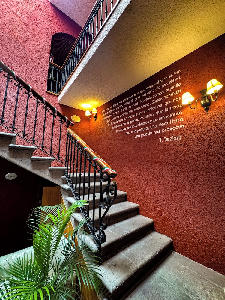 Portico Cultural Hotel 62/63