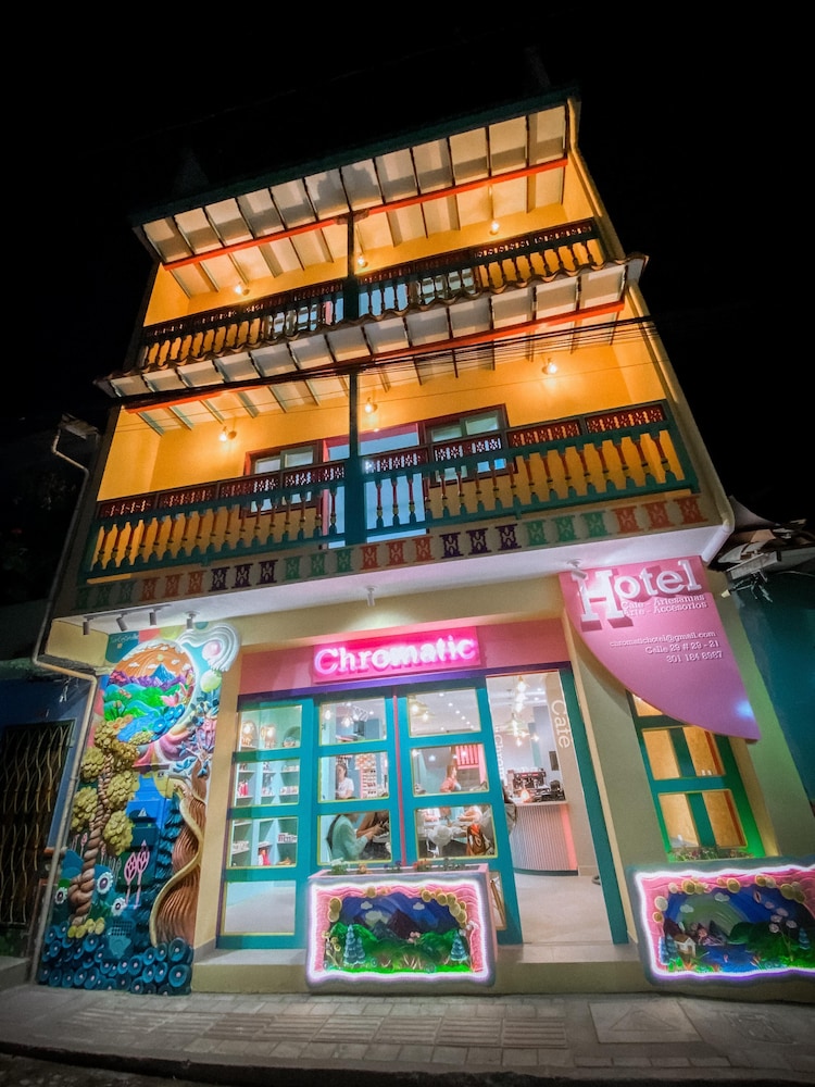 Hotel Chromatic 1/50