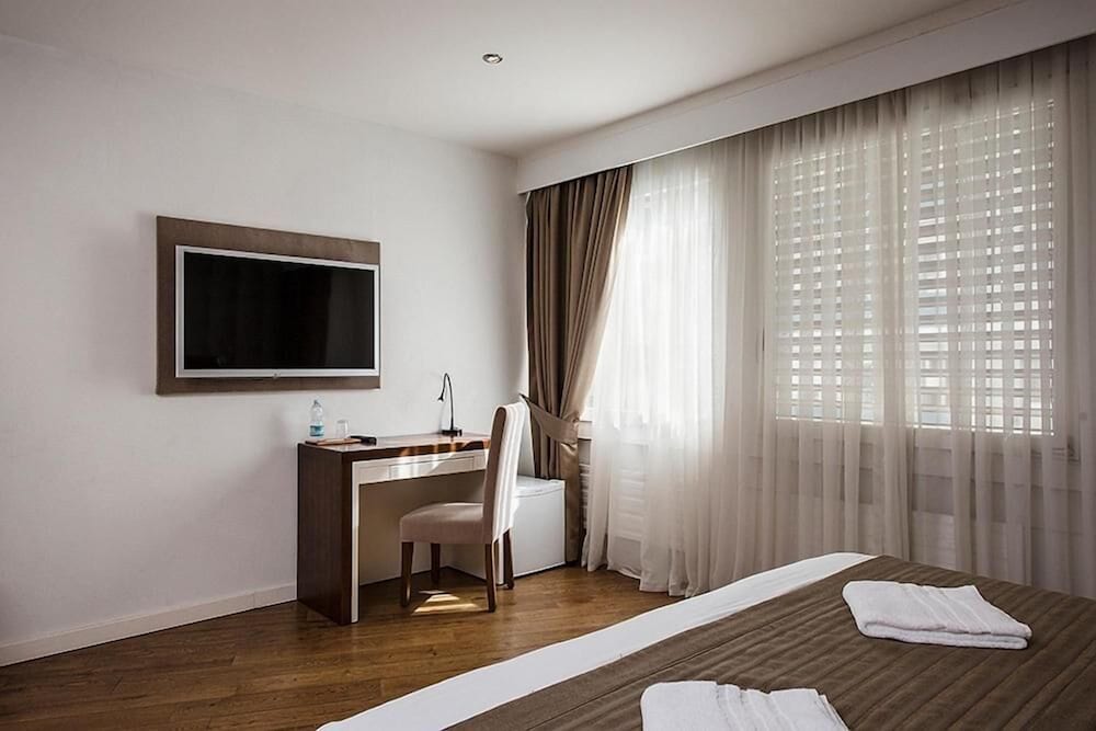 Hotel Alpha 40/47