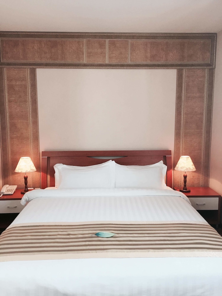 Springs Hotel 25/83