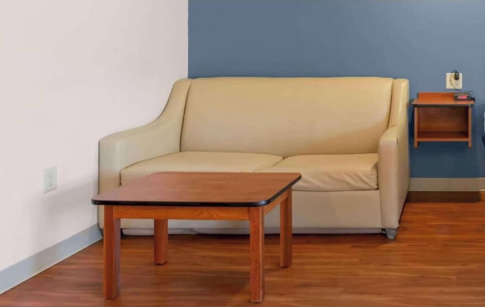 Studio 6 Extended Stay Cincinnati Sharonville OH 8/44