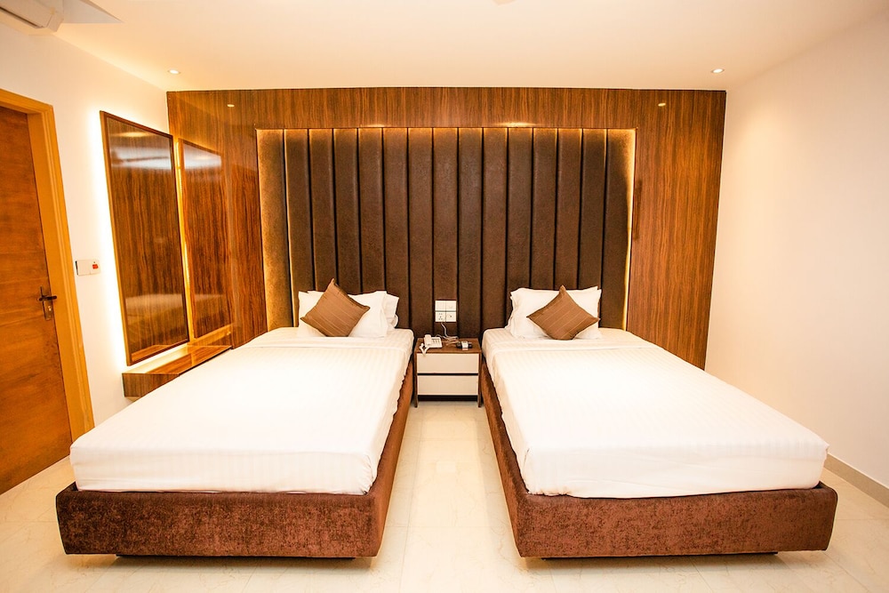 Royal Raj Hotel and Condominium 27/35