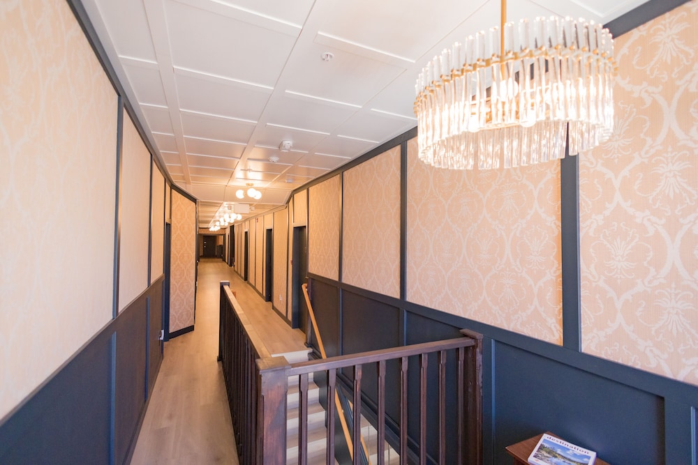 Speakeasy Suites 7/50