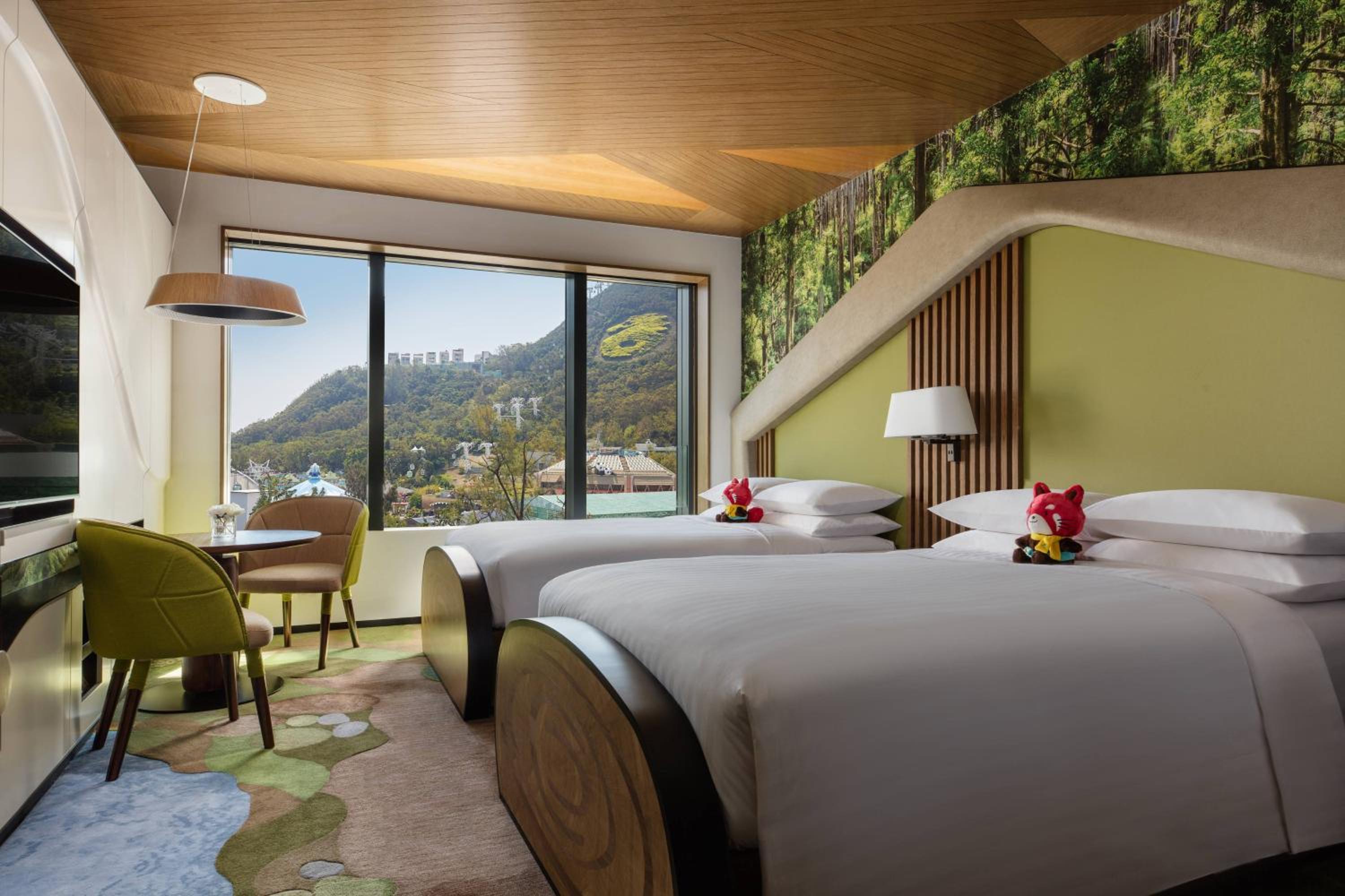 Theme, Redd, Forest, 2 Double Beds