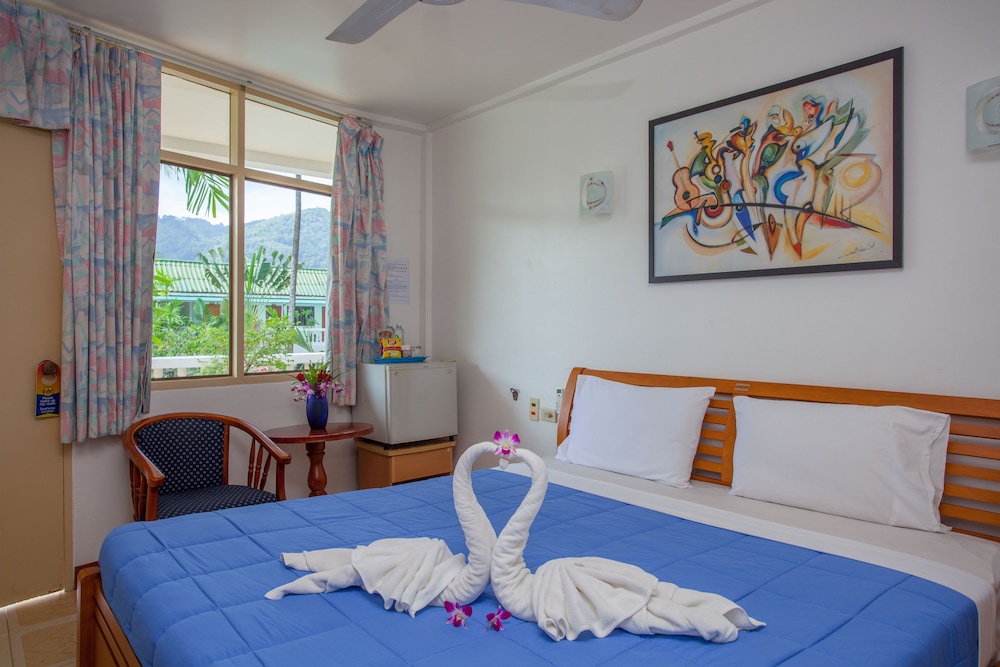 DELUXE, KING BED