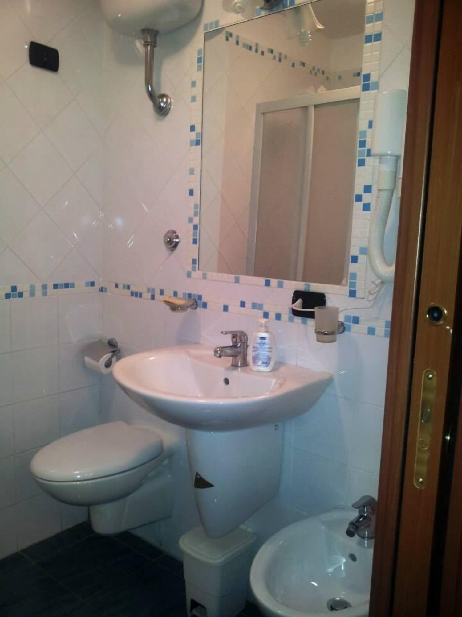 ECONOMY, QUEEN BED, EXTERNAL BATHROOM