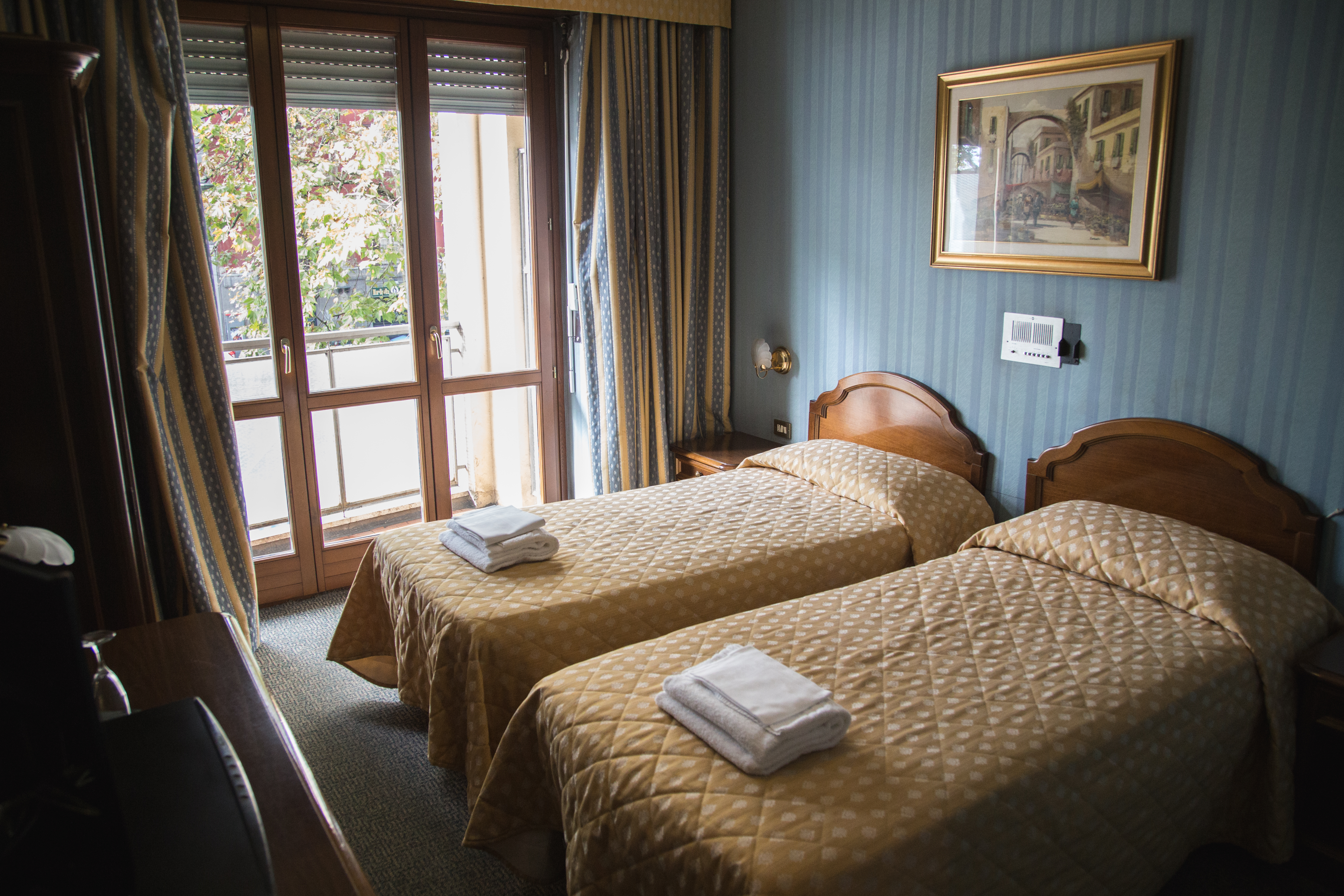 Standard, Twin Beds