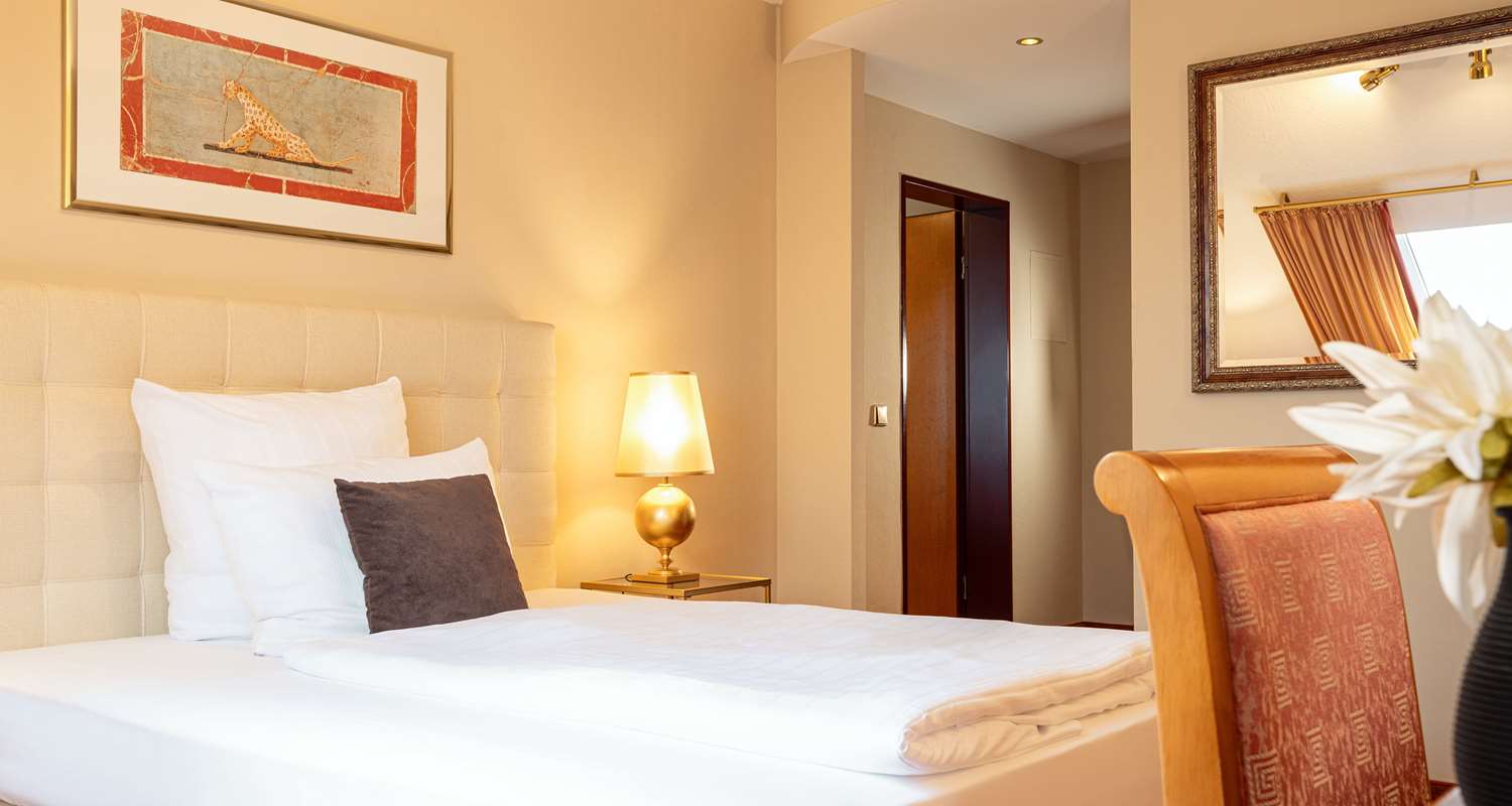 Suite, Double Bed, Living Area, French Bed