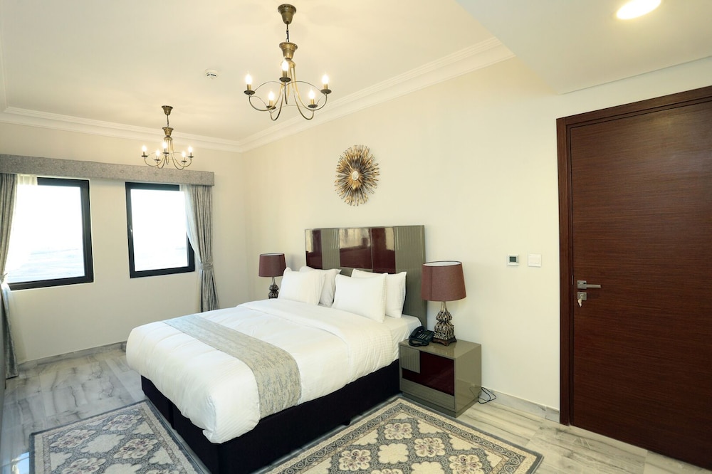 Marbella Holiday Homes 30/50