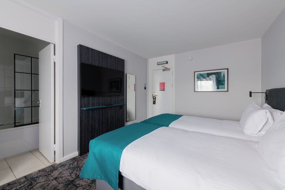 EXECUTIVE, TWIN BEDS