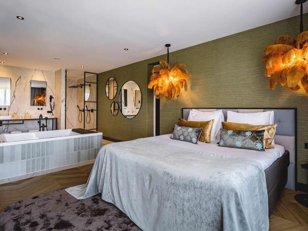 Serene, Suite, King Bed