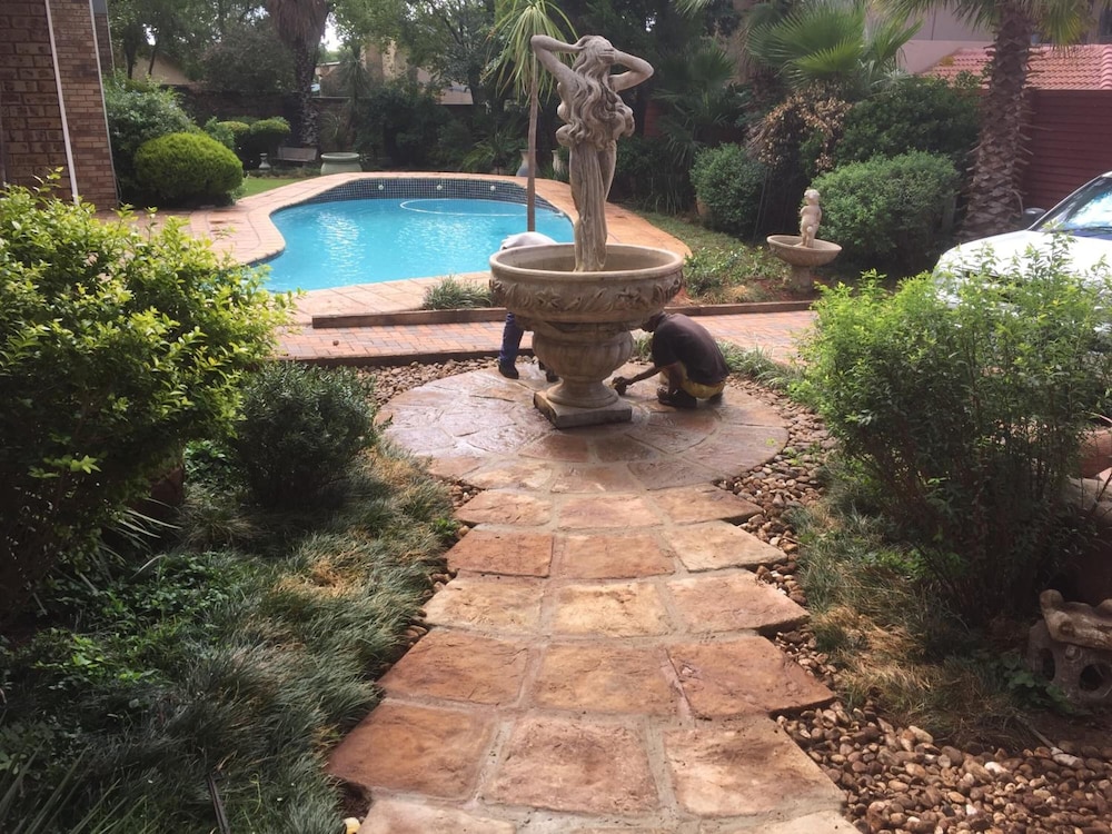 Sunset Manor Guest House 37/50