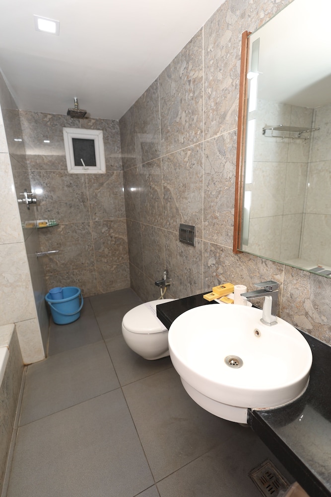 Abirami Residency 40/42