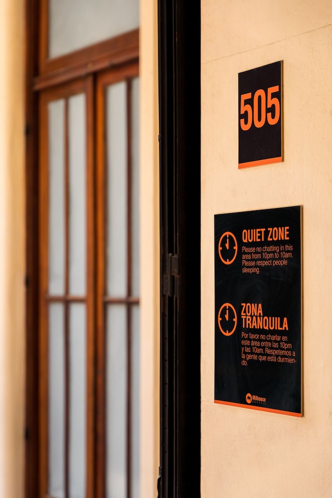 MILHOUSE HOSTEL AVENUE 32/65