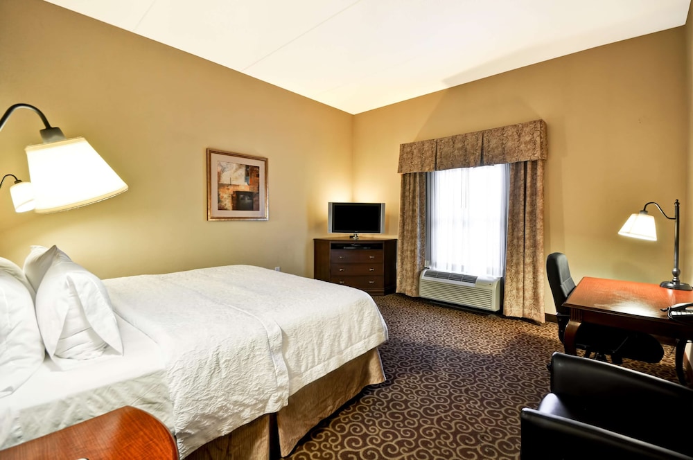 Hampton Inn & Suites Fredericksburg-at Celebrate Virginia 14/39