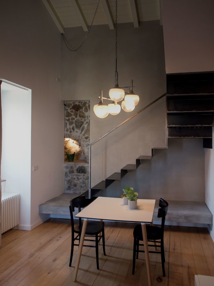 Tale Restaurant & Suite 62/75