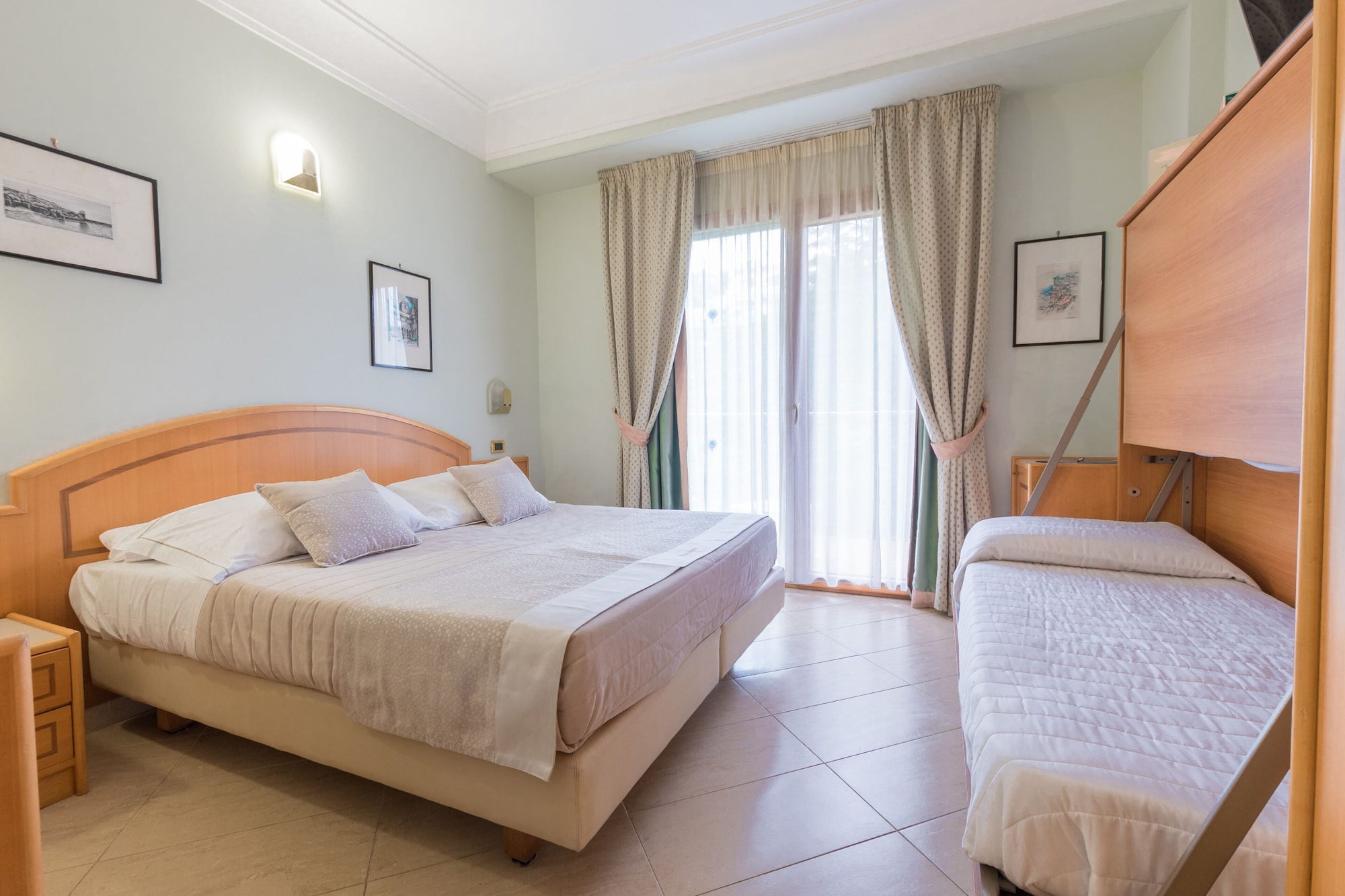 غرفة ثلاثية بسرير مزدوج وسرير فردي، Gardenia Sorrento Coast, Ascend Hotel Collection 5/10