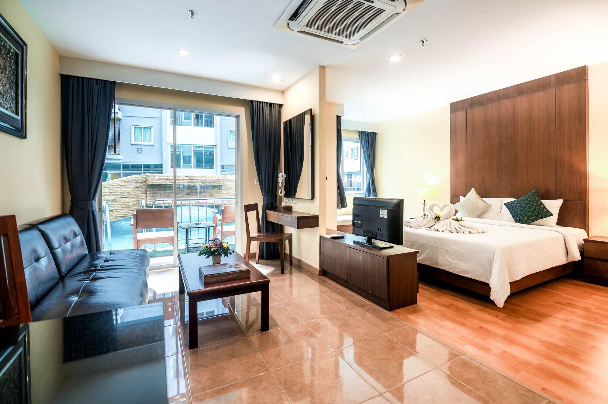 Classic, Suite, Pool Access