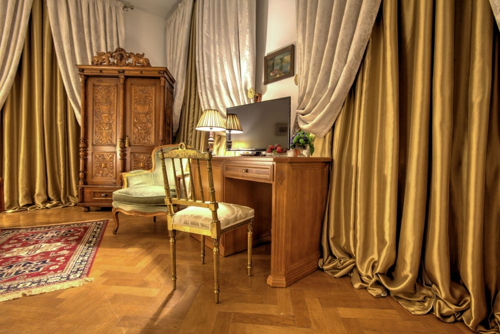Grand Boutique Hotel 67/77
