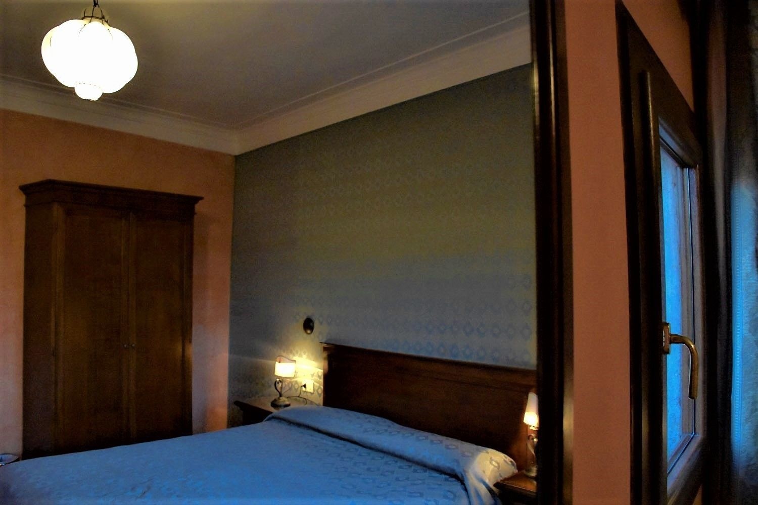 ROOM, DOUBLE BED, SHARED BATHROOM