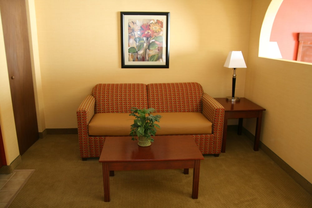 HOLIDAY INN EXPRESS WILMINGTON 38/48
